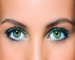Красивый дневной макияж для зеленых глаз